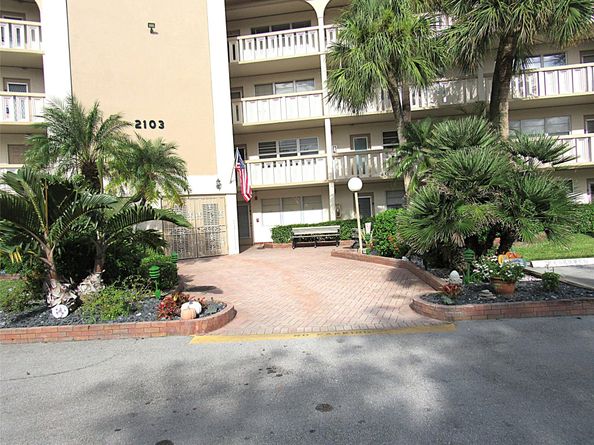 2103 Lucaya Bnd J2, Coconut Creek FL 33066