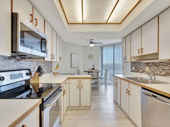 3322 Casseekey Island Road 502, Jupiter FL 33477