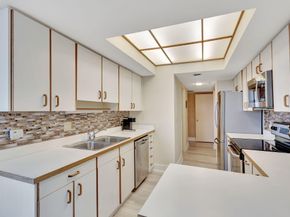 3322 Casseekey Island Road 502, Jupiter FL 33477