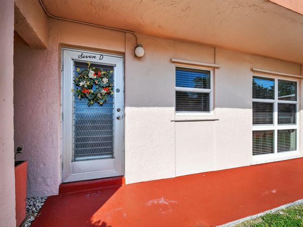 7 Golfs Edge D, West Palm Beach FL 33417