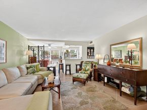 7 Golfs Edge D, West Palm Beach FL 33417