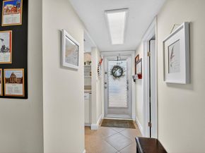 7 Golfs Edge D, West Palm Beach FL 33417