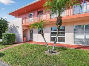 7 Golfs Edge D, West Palm Beach FL 33417