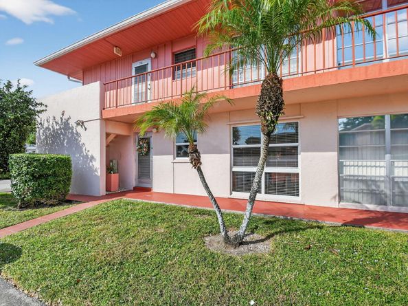 7 Golfs Edge D, West Palm Beach FL 33417