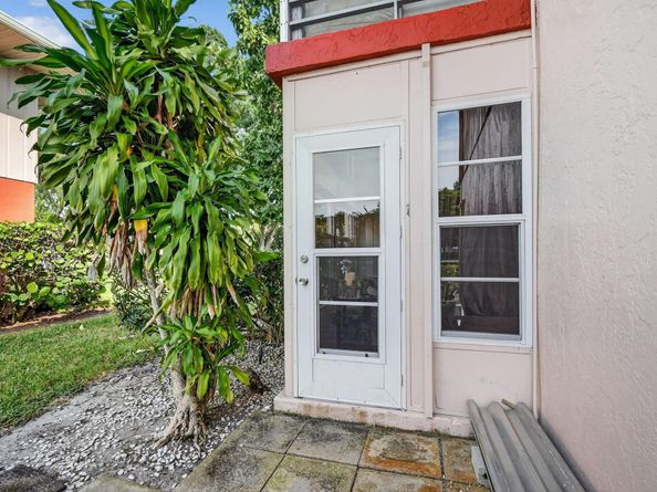 7 Golfs Edge D, West Palm Beach FL 33417