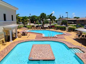 7 Golfs Edge D, West Palm Beach FL 33417