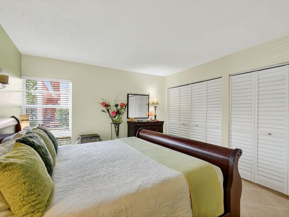 7 Golfs Edge D, West Palm Beach FL 33417