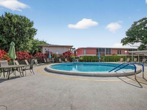 7 Golfs Edge D, West Palm Beach FL 33417