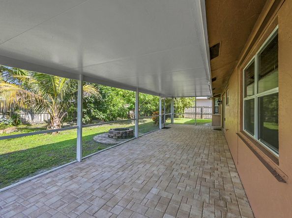 112 Laurel Way, Royal Palm Beach FL 33411