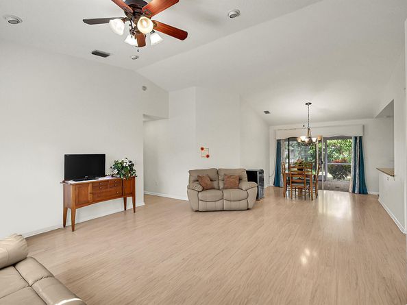 112 Laurel Way, Royal Palm Beach FL 33411