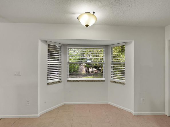 112 Laurel Way, Royal Palm Beach FL 33411