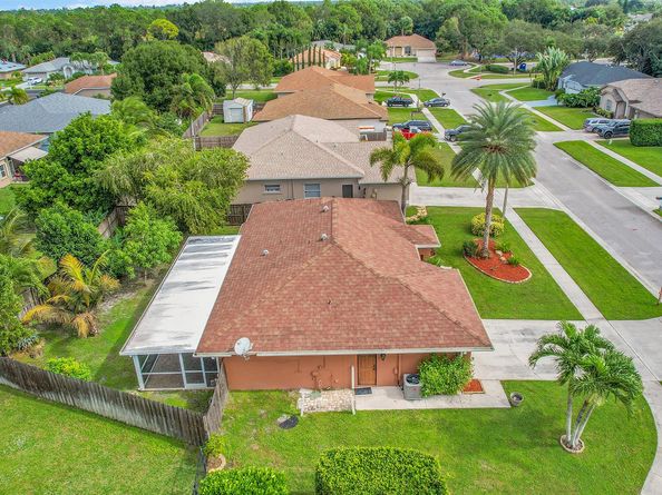 112 Laurel Way, Royal Palm Beach FL 33411
