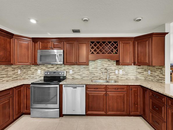 112 Laurel Way, Royal Palm Beach FL 33411