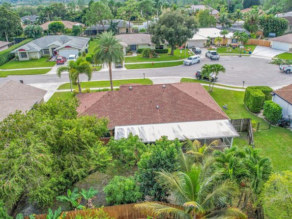 112 Laurel Way, Royal Palm Beach FL 33411