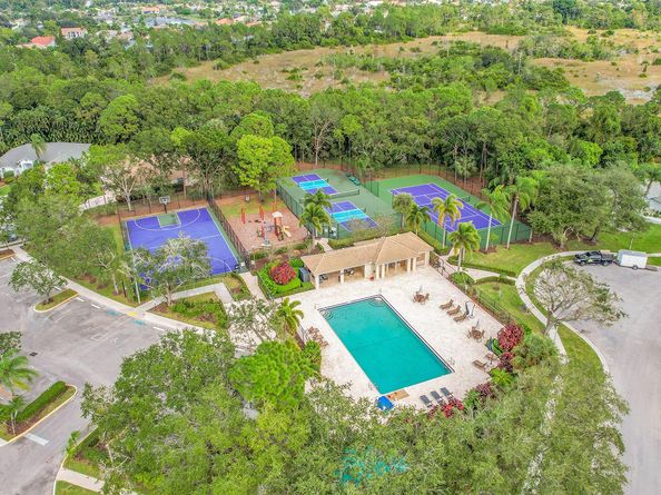 112 Laurel Way, Royal Palm Beach FL 33411