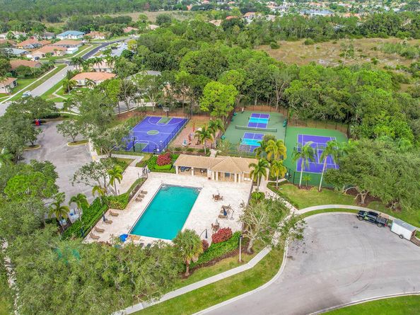 112 Laurel Way, Royal Palm Beach FL 33411