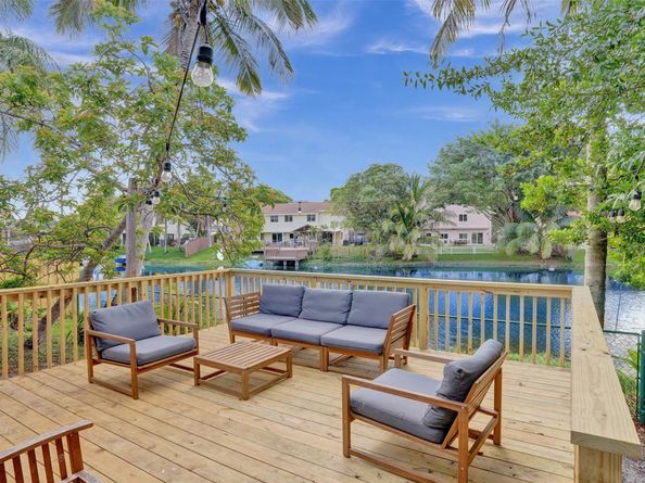 2945 Begonia Way, Cooper City FL 33026