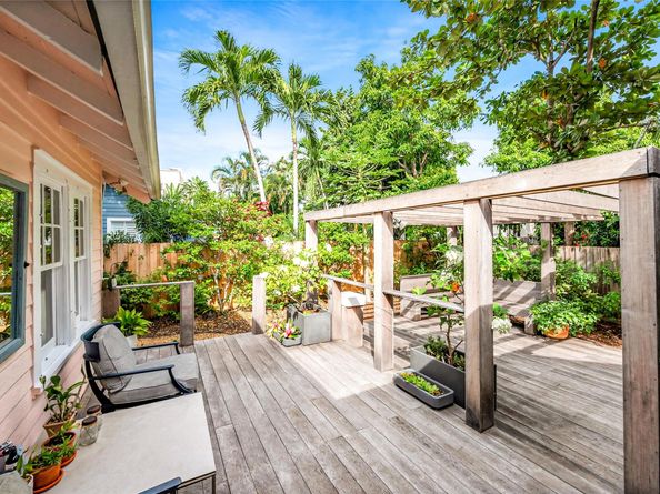 711 NE 17th Ave, Fort Lauderdale FL 33304