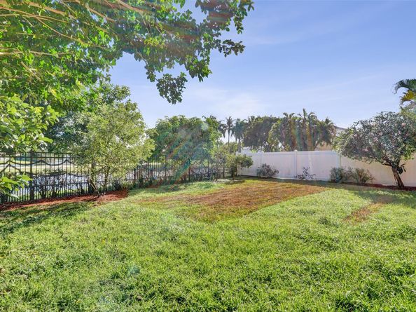 10902 Tamoron Ln, Boca Raton FL 33498