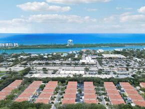 18 Tall Oaks Circle, Tequesta FL 33469