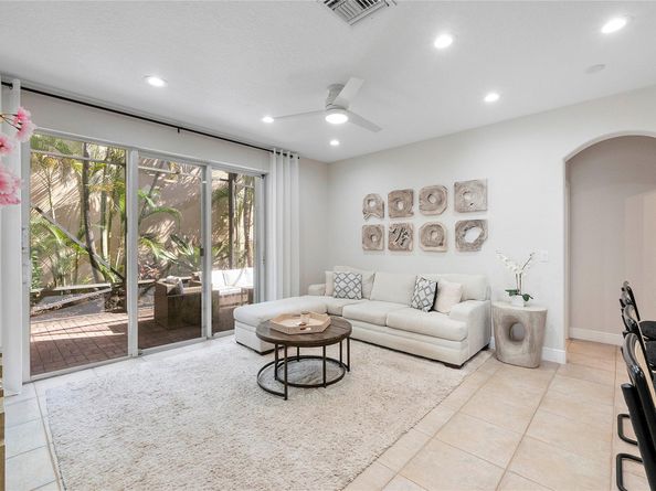 5859 NW 119th Dr, Coral Springs FL 33076