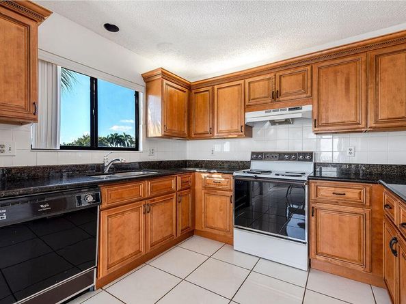 7689 Glendevon Lane 1805, Delray Beach FL 33446