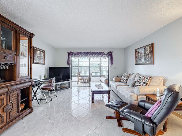 4930 E Sabal Palm Blvd 301, Tamarac FL 33319