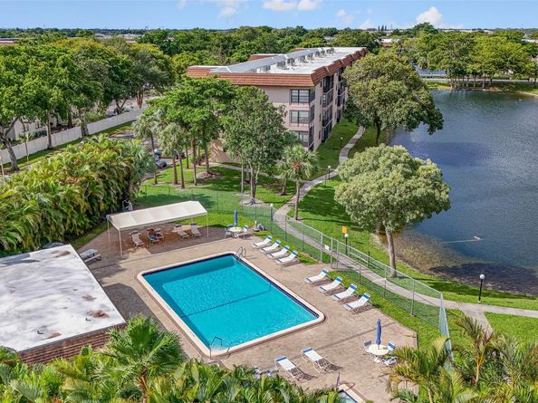 4930 E Sabal Palm Blvd 301, Tamarac FL 33319