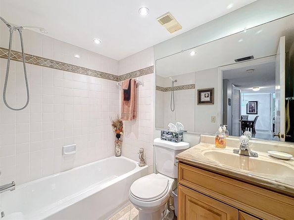 4930 E Sabal Palm Blvd 301, Tamarac FL 33319