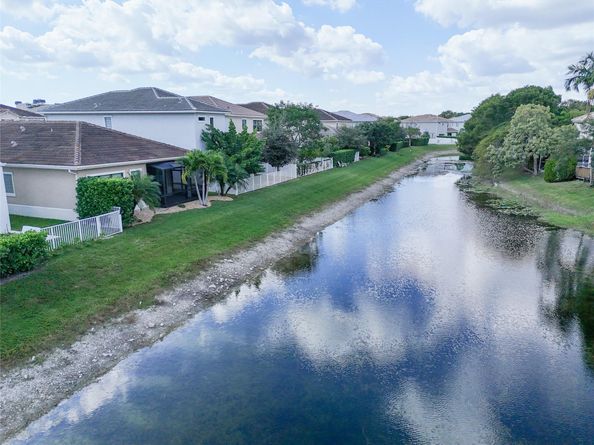 8805 NW 37th Dr, Coral Springs FL 33065