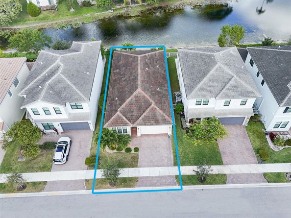 8805 NW 37th Dr, Coral Springs FL 33065