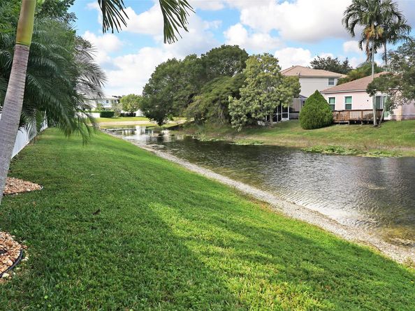 8805 NW 37th Dr, Coral Springs FL 33065