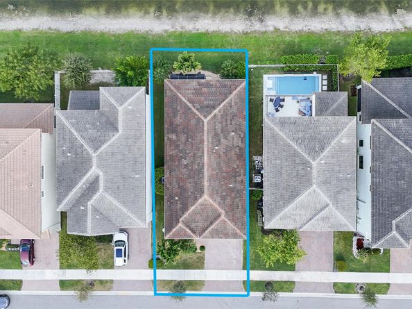 8805 NW 37th Dr, Coral Springs FL 33065