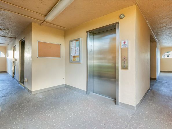 9380 Sunrise Lakes Blvd 207, Sunrise FL 33322