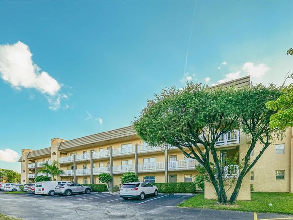 9380 Sunrise Lakes Blvd 207, Sunrise FL 33322