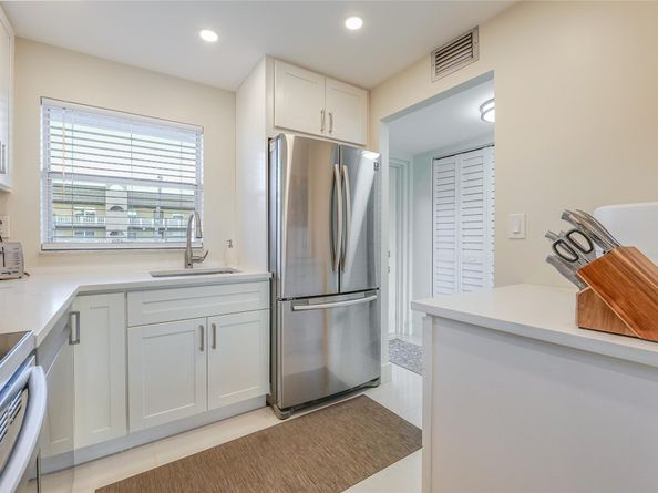 9380 Sunrise Lakes Blvd 207, Sunrise FL 33322