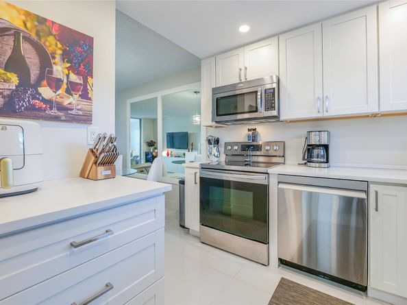 9380 Sunrise Lakes Blvd 207, Sunrise FL 33322