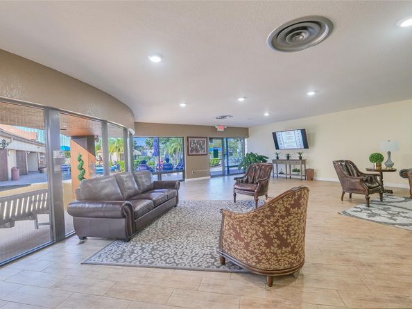 9380 Sunrise Lakes Blvd 207, Sunrise FL 33322