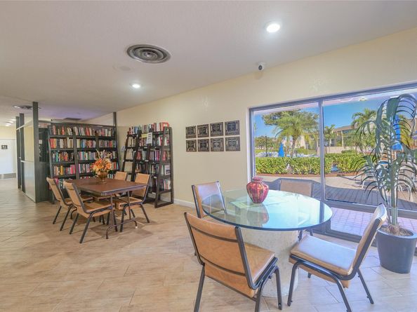 9380 Sunrise Lakes Blvd 207, Sunrise FL 33322