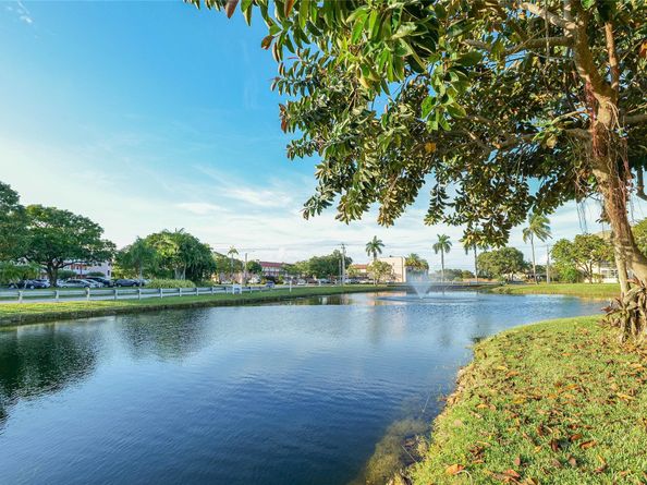 9380 Sunrise Lakes Blvd 207, Sunrise FL 33322