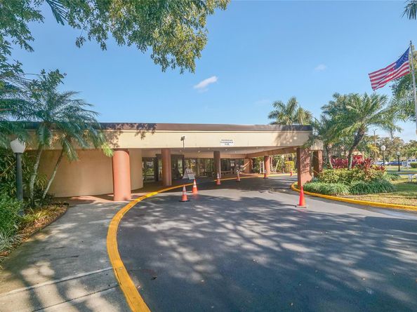 9380 Sunrise Lakes Blvd 207, Sunrise FL 33322