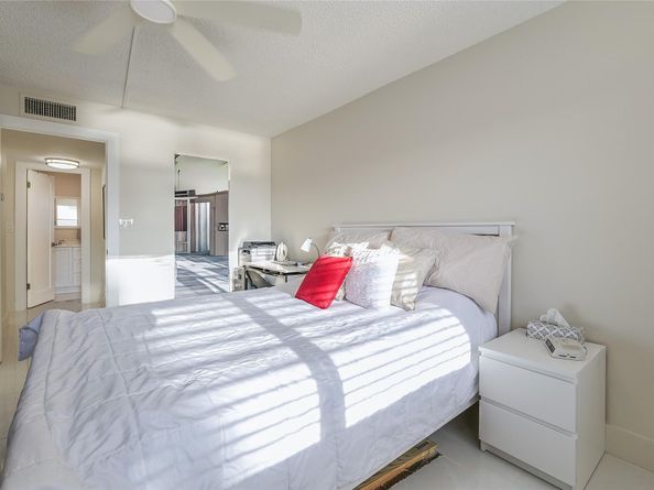 9380 Sunrise Lakes Blvd 207, Sunrise FL 33322