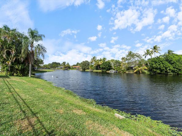 12725 Kingsway Road, Wellington FL 33414