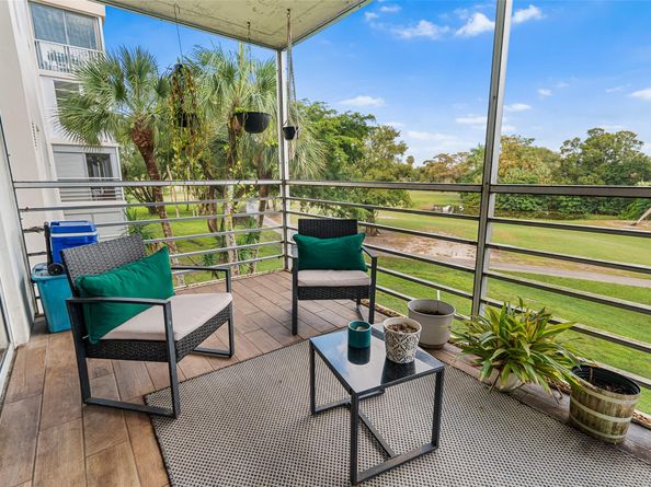 3930 Oaks Clubhouse Dr 304, Pompano Beach FL 33069