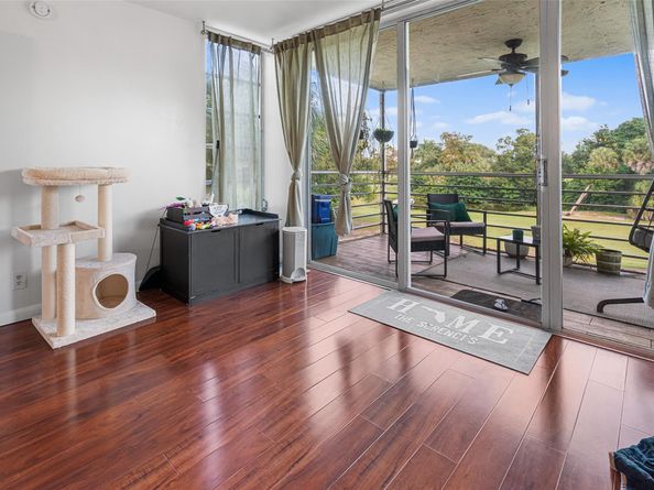 3930 Oaks Clubhouse Dr 304, Pompano Beach FL 33069