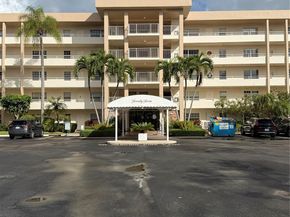 3930 Oaks Clubhouse Dr 304, Pompano Beach FL 33069