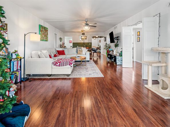 3930 Oaks Clubhouse Dr 304, Pompano Beach FL 33069