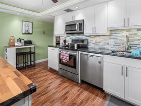 3930 Oaks Clubhouse Dr 304, Pompano Beach FL 33069