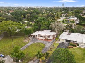 5705 Harding St, Hollywood FL 33021