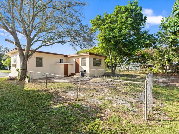 5705 Harding St, Hollywood FL 33021